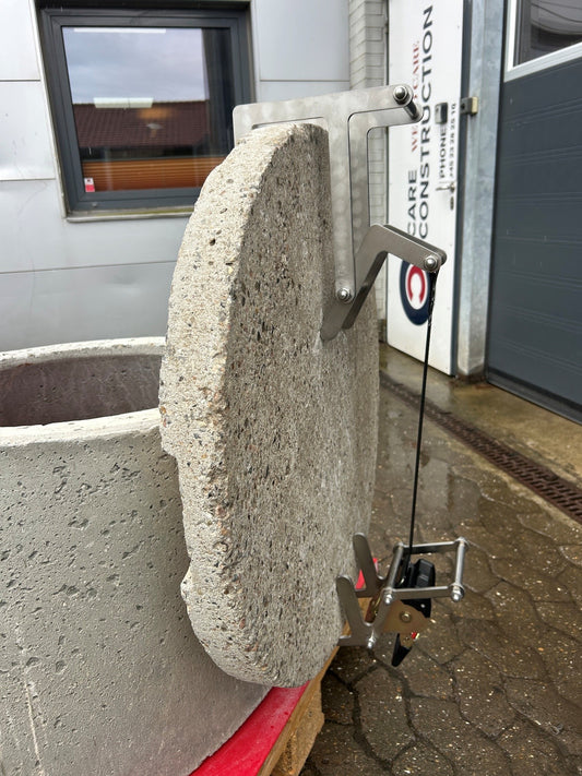 CareRack - Sikker håndtering af beton dæksler på forhøjede brønde